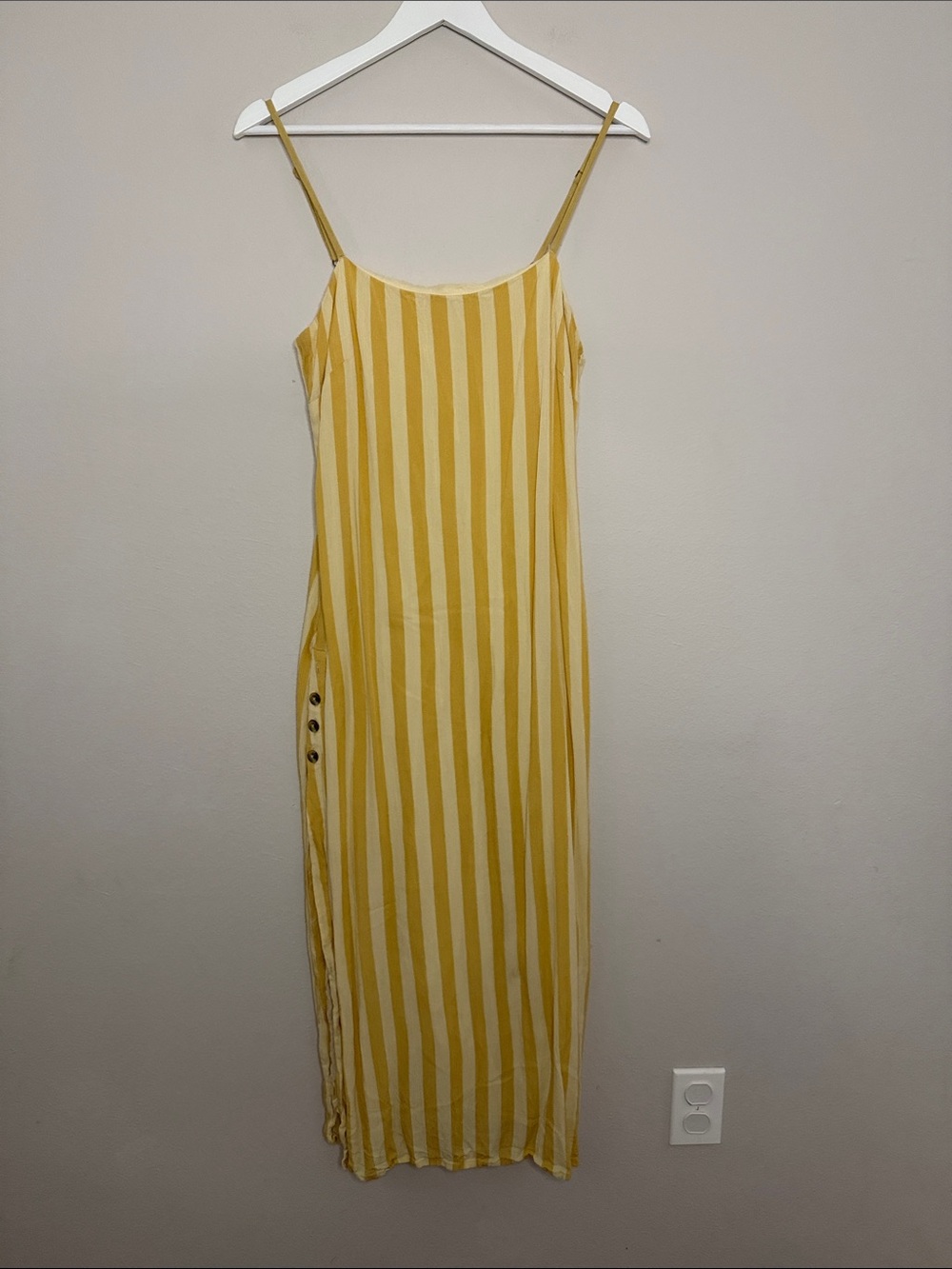 Amuse Society Hidden Cove Yellow Striped Maxi Dress - Medium - [SG0858]